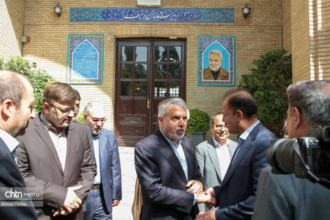 بازدید وزیر میراث‌فرهنگی از دبیرستان ماندگار البرز