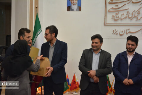 تجلیل از ایثارگران، خانواده شهدا و اعضای بسیج شاغل اداره‌كل میراث‌فرهنگی، گردشگری و صنایع‌دستی یزد