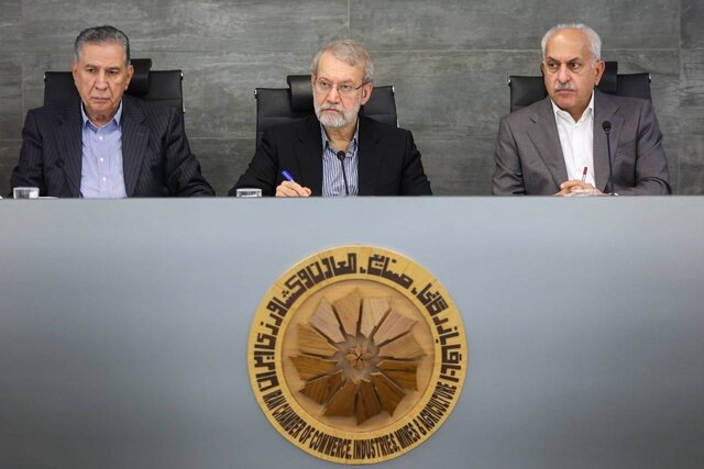 گفت‌وگوی ۳ ساعته لاریجانی با اعضای اتاق بازرگانی