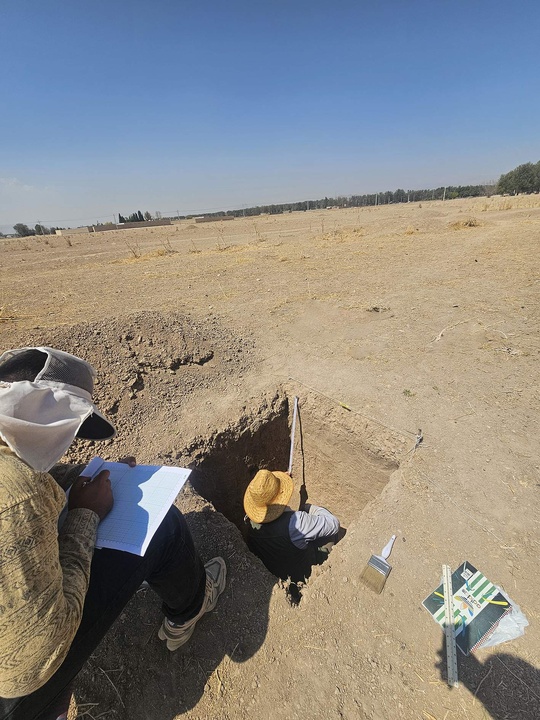 کشف شواهد تدفین خمره‌ای در تل روباهی/ محوطه‌ای هم‌دوره با آغاز ایلامی