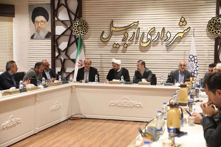 بررسی ظرفیت‌های گردشگری شهری اردبیل و راهکارهای رونق آن در بافت تاریخی