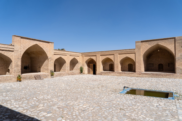 واگذاری بناهای تاریخی به بخش خصوصی یک ضرورت قانونی است