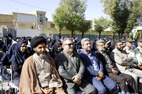 همزمان با بازگشایی مدارس نواخت زنگ گردشگری در سفر شهرستانی امیر کرم زاده به تیران و کرون