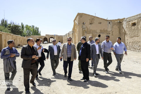 همزمان با بازگشایی مدارس نواخت زنگ گردشگری در سفر شهرستانی امیر کرم زاده به تیران و کرون