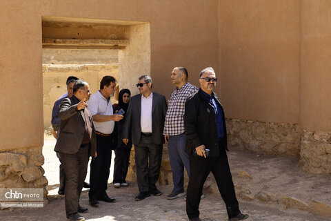 همزمان با بازگشایی مدارس نواخت زنگ گردشگری در سفر شهرستانی امیر کرم زاده به تیران و کرون