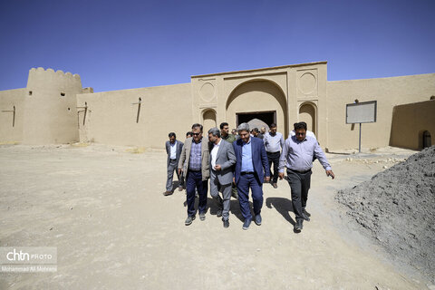 همزمان با بازگشایی مدارس نواخت زنگ گردشگری در سفر شهرستانی امیر کرم زاده به تیران و کرون