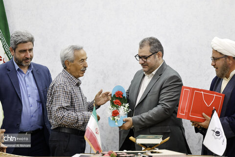 همزمان با بازگشایی مدارس نواخت زنگ گردشگری در سفر شهرستانی امیر کرم زاده به تیران و کرون