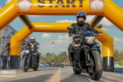 رالی تور ملی موتورسیکلت «بشارت فتح» به مناسبت هفته دفاع مقدس از تهران به یزد