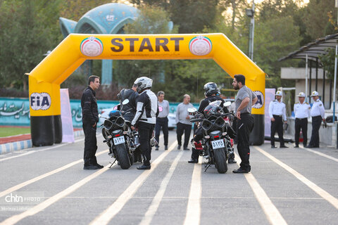 رالی تور ملی موتورسیکلت «بشارت فتح» به مناسبت هفته دفاع مقدس از تهران به یزد