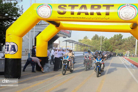 رالی تور ملی موتورسیکلت «بشارت فتح» به مناسبت هفته دفاع مقدس از تهران به یزد