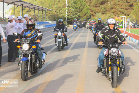 رالی تور ملی موتورسیکلت «بشارت فتح» به مناسبت هفته دفاع مقدس از تهران به یزد