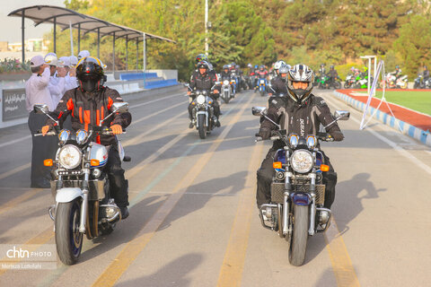 رالی تور ملی موتورسیکلت «بشارت فتح» به مناسبت هفته دفاع مقدس از تهران به یزد
