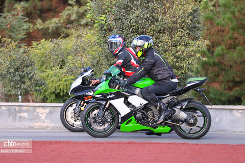 رالی تور ملی موتورسیکلت «بشارت فتح» به مناسبت هفته دفاع مقدس از تهران به یزد