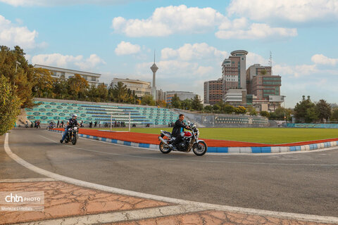 رالی تور ملی موتورسیکلت «بشارت فتح» به مناسبت هفته دفاع مقدس از تهران به یزد