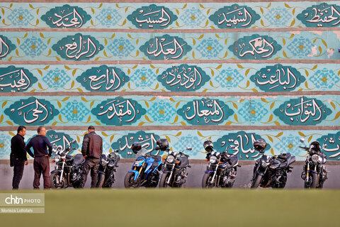 رالی تور ملی موتورسیکلت «بشارت فتح» به مناسبت هفته دفاع مقدس از تهران به یزد