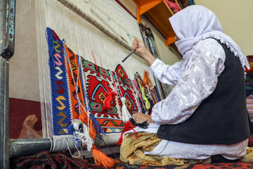 ایجاد دبیرخانه و احداث المان شهر ملی گلیم عنبران