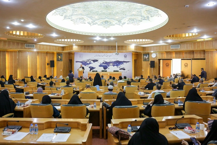 تقویت خدمت به زائران خارجی با اجرای برنامه‌های مشارکتی با آستان قدس رضوی در حوزه راهنمایان گردشگری