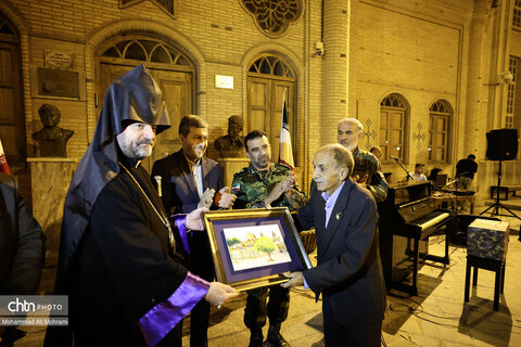 کلیسای وانک اصفهان میزبان قهرمانان دفاع مقدس