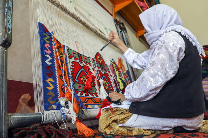 ایجاد دبیرخانه و احداث المان شهر ملی گلیم عنبران