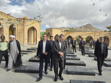 تکریم شهدا و حفاظت از میراث دفاع مقدس وظیفه همگانی است