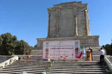 ضرباهنگ گردشگری در آرامگاه فردوسی به صدا در آمد/ آغاز هفته گردشگری در خراسان رضوی با تأکید بر رونق دوباره صنعت گردشگری