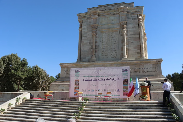ضرباهنگ گردشگری در آرامگاه فردوسی به صدا در آمد/ آغاز هفته گردشگری در خراسان رضوی با تأکید بر رونق دوباره صنعت گردشگری