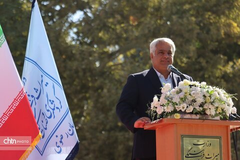 آغاز  برنامه‌های روز جهانی جهانگردی و هفته گردشگری با عنوان «ضرباهنگ گردشگری» در آرامگاه فردوسی