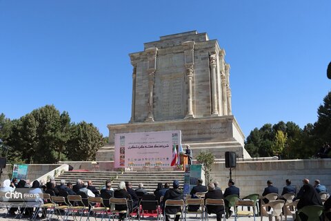 آغاز  برنامه‌های روز جهانی جهانگردی و هفته گردشگری با عنوان «ضرباهنگ گردشگری» در آرامگاه فردوسی