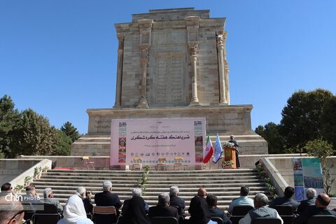 آغاز  برنامه‌های روز جهانی جهانگردی و هفته گردشگری با عنوان «ضرباهنگ گردشگری» در آرامگاه فردوسی