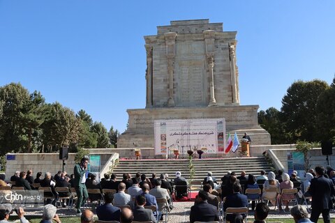آغاز  برنامه‌های روز جهانی جهانگردی و هفته گردشگری با عنوان «ضرباهنگ گردشگری» در آرامگاه فردوسی