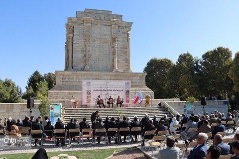 آغاز  برنامه‌های روز جهانی جهانگردی و هفته گردشگری با عنوان «ضرباهنگ گردشگری» در آرامگاه فردوسی