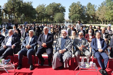 آغاز  برنامه‌های روز جهانی جهانگردی و هفته گردشگری با عنوان «ضرباهنگ گردشگری» در آرامگاه فردوسی