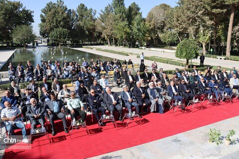 آغاز  برنامه‌های روز جهانی جهانگردی و هفته گردشگری با عنوان «ضرباهنگ گردشگری» در آرامگاه فردوسی