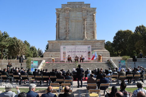 آغاز  برنامه‌های روز جهانی جهانگردی و هفته گردشگری با عنوان «ضرباهنگ گردشگری» در آرامگاه فردوسی