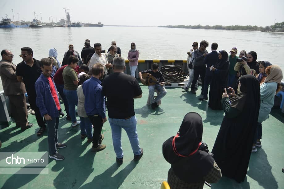 گشت دریایی گردشگری دفاعمقدس و مقاومت ویژه اصحاب رسانه خوزستان برگزار شد