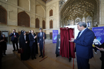 رونمایی از نخستین بارکد خوان دیجیتال آثار تاریخی ویژه ناشنوایان در کاخ چهل‌ستون اصفهان