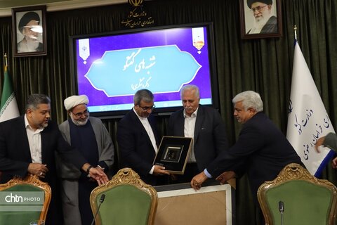 نشست صمیمی فعالان گردشگری با استاندار خراسان رضوی درروز جهانی جهانگردی و آغاز هفته گردشگری