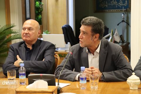 نشست صمیمی فعالان گردشگری با استاندار خراسان رضوی درروز جهانی جهانگردی و آغاز هفته گردشگری