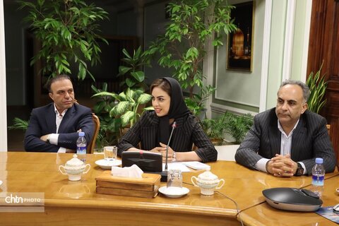 نشست صمیمی فعالان گردشگری با استاندار خراسان رضوی درروز جهانی جهانگردی و آغاز هفته گردشگری