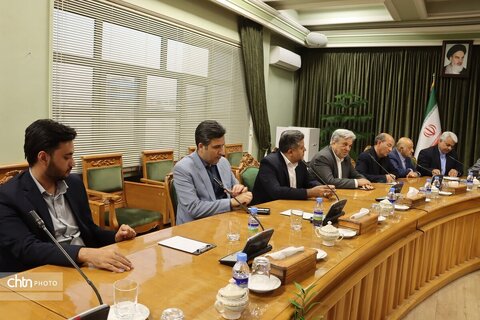 نشست صمیمی فعالان گردشگری با استاندار خراسان رضوی درروز جهانی جهانگردی و آغاز هفته گردشگری