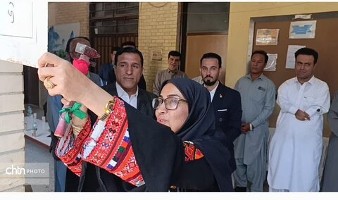 چابهار با نواخته شدن زنگ گردشگری و آثار هنری دانش‌آموزان، هفته گردشگری را آغاز کرد