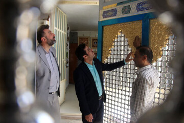 ساخت درهای حرم مطهر بی‌بی شریفه(س) در شهرستان برخوار