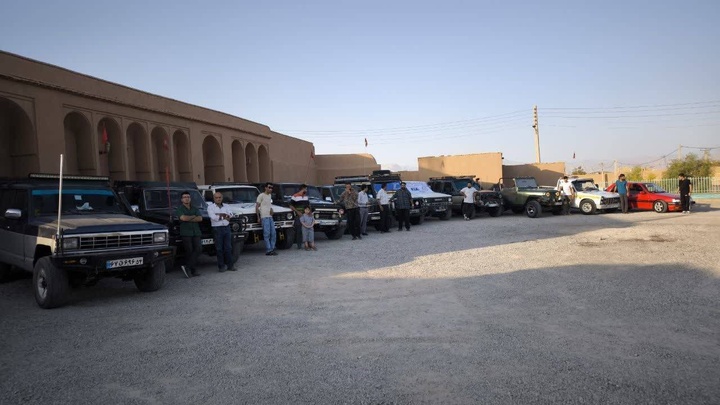 نمایش خودروهای سافاری در یزد برگزار شد