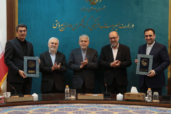 امضای تفاهم‌نامه میان وزارت میراث‌فرهنگی و بانک سینا برای توسعه گردشگری، احیای بناهای تاریخی و رونق صنایع‌دستی/ هم‌افزایی برای توسعه ملی