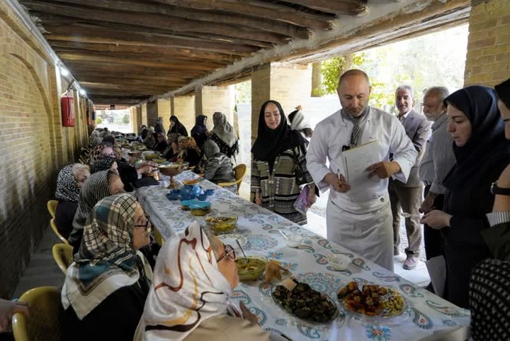 برگزاری جشنواره غذای سنتی ویژه سالمندان در همدان