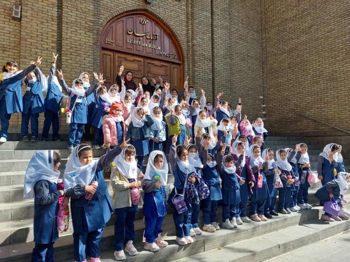 اجرای نمایش ویژه کودکان به مناسبت هفته گردشگری/ معرفی مفاهیم گردشگری در قالب برنامه آموزشی و نمایشی در تبریز