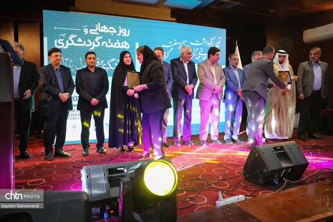 برپایی آیین نکوداشت روز جهانی جهانگردی و هفته ملی گردشگری در هتل پارس اهواز