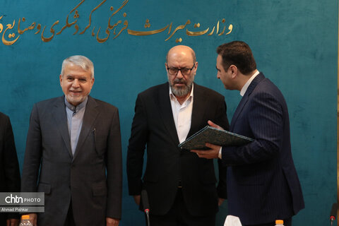 امضای تفاهم‌نامه میان وزارت میراث‌فرهنگی و بانک سینا برای توسعه گردشگری، احیای بناهای تاریخی و رونق صنایع‌دستی