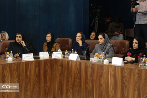 دیدار صمیمانه وزیر میراث‌فرهنگی با بانوان فعال در حوزه گردشگری