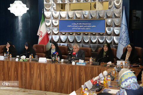 دیدار صمیمانه وزیر میراث‌فرهنگی با بانوان فعال در حوزه گردشگری